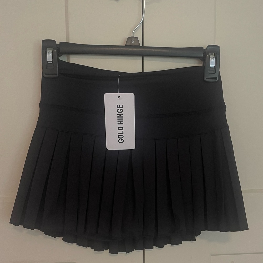 Gold Hinge Black Pleated Skirt